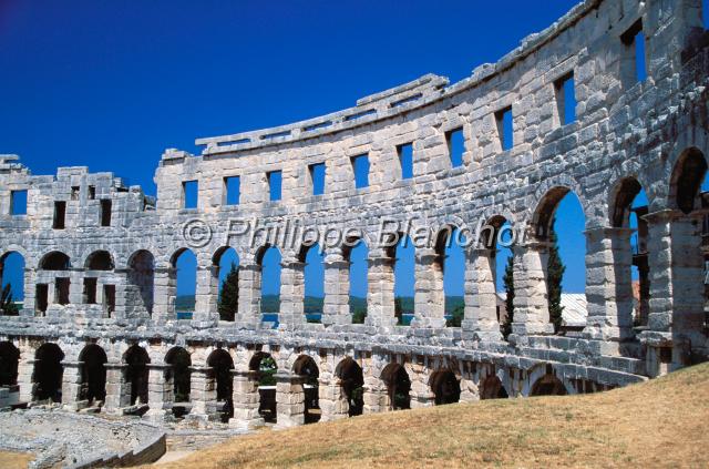 croatie 15.JPG - Amphithéâtre de VespasienPula, IstrieCroatie